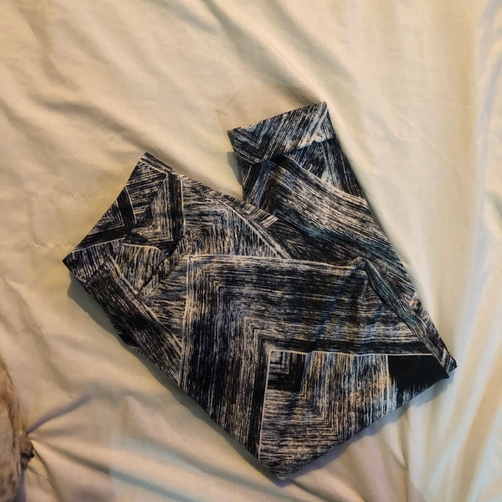 Lululemon Jet Crop - heat Wave White Black